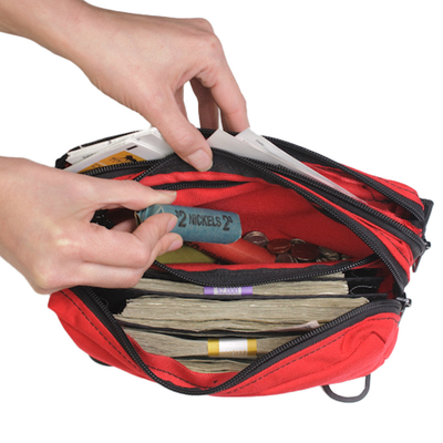 Un sac à main en nylon sur mesure.