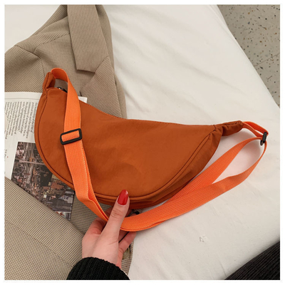 Sacs en nylon pour femmes 2024 Nouveau sac à main léger sous les bras