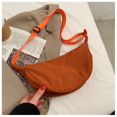 Sacs en nylon pour femmes 2024 Nouveau sac à main léger sous les bras