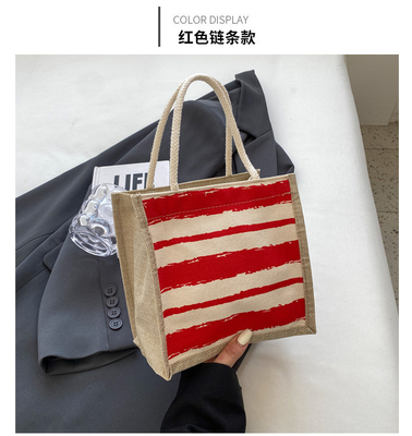 Le sac à main est une boîte de travail.