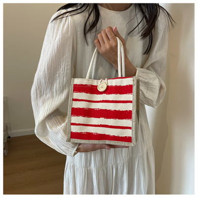 Le sac à main est une boîte de travail.