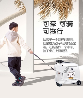 Une valise électrique pour enfants, une valise pour vélo, une valise pour roulettes, une valise pour roulettes, une valise pour roulettes, une valise pour roulettes.