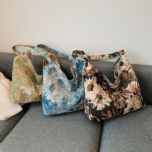 L'équipement est équipé d'un boîtier de poche, un sac à main, un sac à main, un sac à main, un sac à main, un sac à main.
