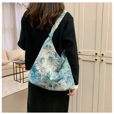 L'équipement est équipé d'un boîtier de poche, un sac à main, un sac à main, un sac à main, un sac à main, un sac à main.