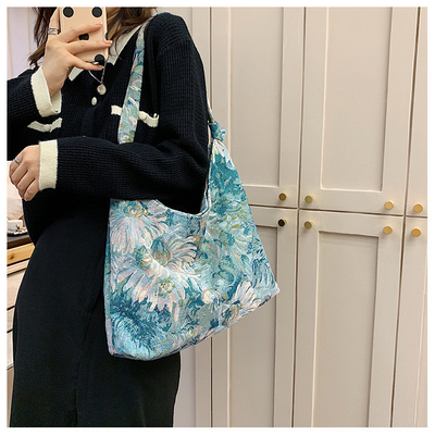 L'équipement est équipé d'un boîtier de poche, un sac à main, un sac à main, un sac à main, un sac à main, un sac à main.