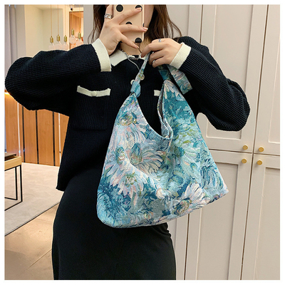 L'équipement est équipé d'un boîtier de poche, un sac à main, un sac à main, un sac à main, un sac à main, un sac à main.