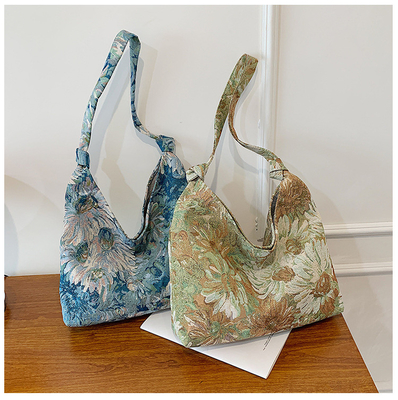 L'équipement est équipé d'un boîtier de poche, un sac à main, un sac à main, un sac à main, un sac à main, un sac à main.