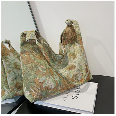 L'équipement est équipé d'un boîtier de poche, un sac à main, un sac à main, un sac à main, un sac à main, un sac à main.
