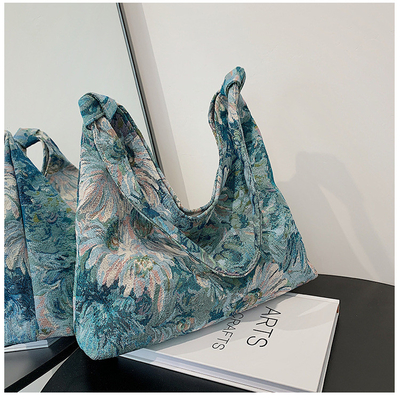 L'équipement est équipé d'un boîtier de poche, un sac à main, un sac à main, un sac à main, un sac à main, un sac à main.