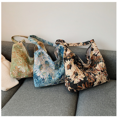 L'équipement est équipé d'un boîtier de poche, un sac à main, un sac à main, un sac à main, un sac à main, un sac à main.