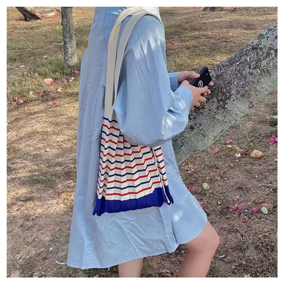 Nouveau sac à épaule littéraire plissé sac de femme tressé sac à tricoter d'hiver sac de mode sac de femme transfrontalier