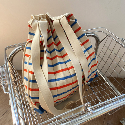 Nouveau sac à épaule littéraire plissé sac de femme tressé sac à tricoter d'hiver sac de mode sac de femme transfrontalier
