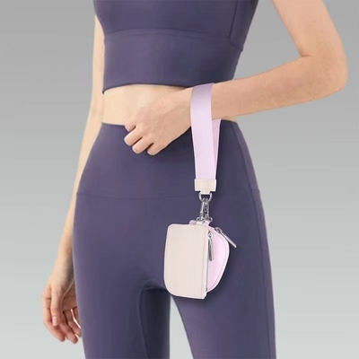 La mode du porte-monnaie LULU 2024 sera accompagnée d'un sac à cartes.