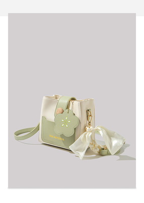 L'été frais tout-match sac de mode féminin tendance de la mode avancée sens de la niche de conception crossbody sac de seau populaire cette année