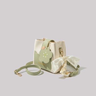 L'été frais tout-match sac de mode féminin tendance de la mode avancée sens de la niche de conception crossbody sac de seau populaire cette année