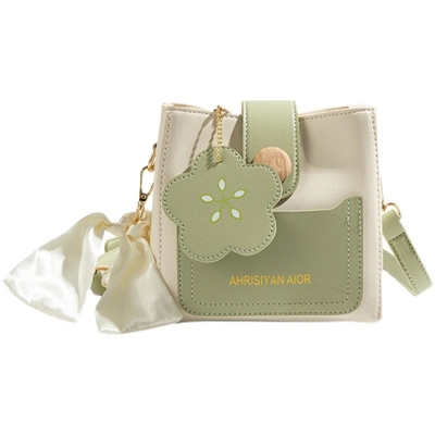 L'été frais tout-match sac de mode féminin tendance de la mode avancée sens de la niche de conception crossbody sac de seau populaire cette année