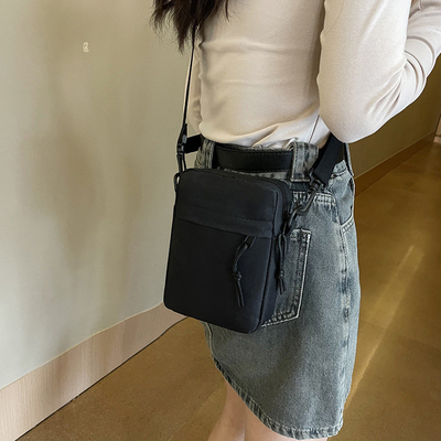 Sac à dos en tissu de sport pour hommes en couleur simple et solide Téléphone portable Sac à dos avec une épaule