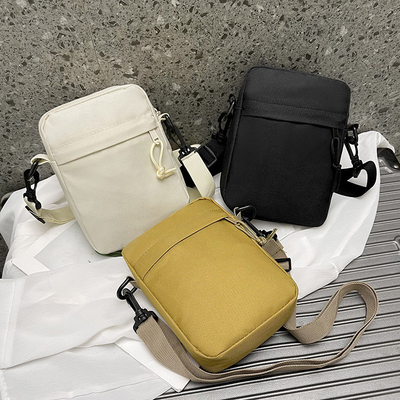 Sac à dos en tissu de sport pour hommes en couleur simple et solide Téléphone portable Sac à dos avec une épaule