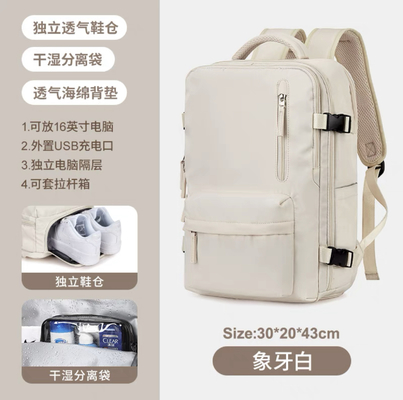 L'équipement de transport est très simple, le sac à dos est de grande capacité, le poids est léger, les bagages sont multifonctionnels, le sac à dos est court, le voyage est difficile.