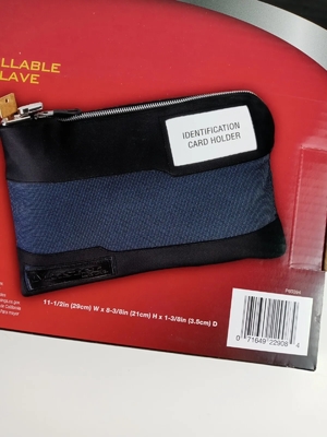 Un sac à main étanche avec serrure et deux clés, un sac à dossiers en nylon, un sac de dépôt en fermeture à glissière,