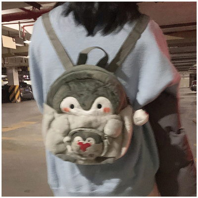 Un sac à dos pour homme, un sac à dos pour femme, un sac à dos pour élèves, un sac à dos pour élèves.
