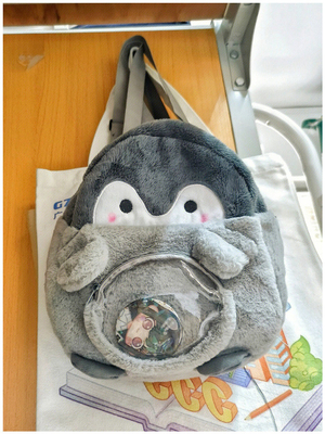 Un sac à dos pour homme, un sac à dos pour femme, un sac à dos pour élèves, un sac à dos pour élèves.