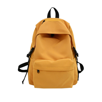 Un sac à dos pour homme, un sac à dos pour femme, un sac à dos pour élèves, un sac à dos pour élèves.