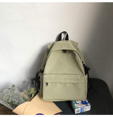 Un sac à dos pour homme, un sac à dos pour femme, un sac à dos pour élèves, un sac à dos pour élèves.