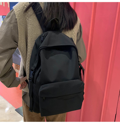Un sac à dos pour homme, un sac à dos pour femme, un sac à dos pour élèves, un sac à dos pour élèves.