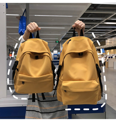 Un sac à dos pour homme, un sac à dos pour femme, un sac à dos pour élèves, un sac à dos pour élèves.