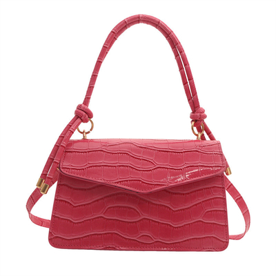 La qualité du cuir est pure. Tout en un sac à main pour femme.