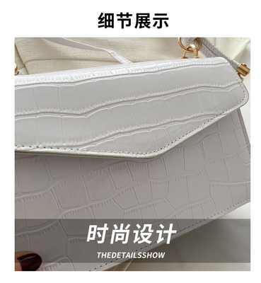 La qualité du cuir est pure. Tout en un sac à main pour femme.