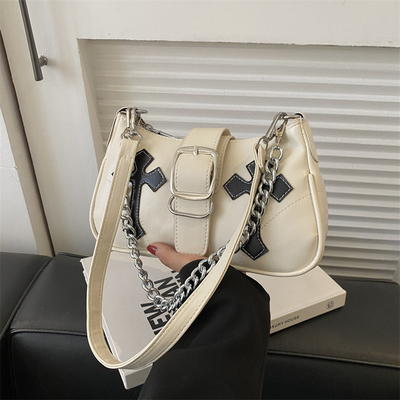 Un sac à main de haute qualité mode automne et hiver pour femmes mode de niche mode tout rétro chaîne de voyageur épaule et épaule