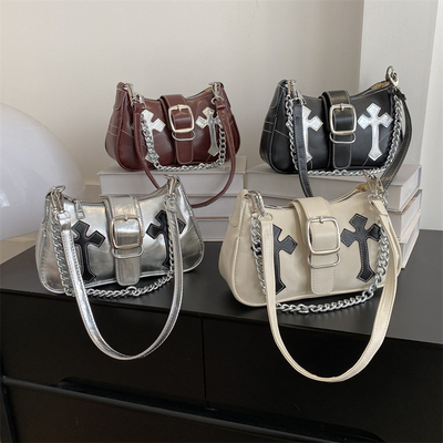 Un sac à main de haute qualité mode automne et hiver pour femmes mode de niche mode tout rétro chaîne de voyageur épaule et épaule