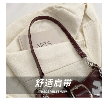 Un sac à main de haute qualité mode automne et hiver pour femmes mode de niche mode tout rétro chaîne de voyageur épaule et épaule