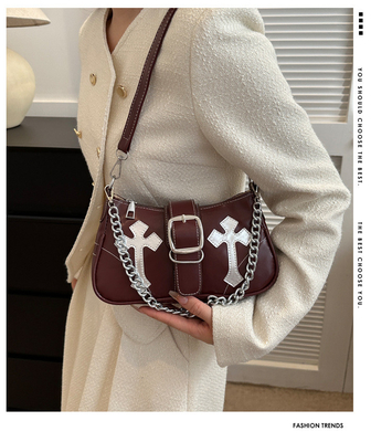 Un sac à main de haute qualité mode automne et hiver pour femmes mode de niche mode tout rétro chaîne de voyageur épaule et épaule