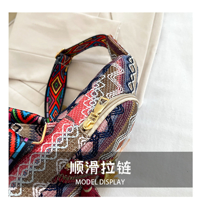 Nouveauté de la mode chinoise sac à main à épaule unique sac à main croisé rouge simple style ethnique petit sac texturé sac à poitrine sac de femme