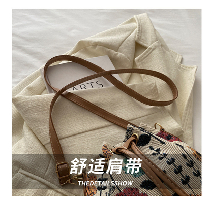 NEW CHINESE NATIONAL VENT AUSSILLE BUCKET BAG MODE SIMPLE tendance de l'été nouveau style de lin de haute qualité sens unique épaule
