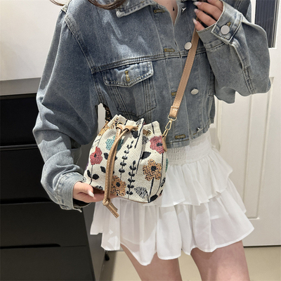 NEW CHINESE NATIONAL VENT AUSSILLE BUCKET BAG MODE SIMPLE tendance de l'été nouveau style de lin de haute qualité sens unique épaule