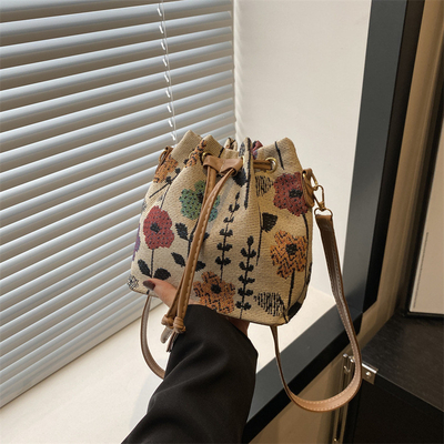 NEW CHINESE NATIONAL VENT AUSSILLE BUCKET BAG MODE SIMPLE tendance de l'été nouveau style de lin de haute qualité sens unique épaule