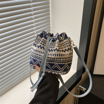 NEW CHINESE NATIONAL VENT AUSSILLE BUCKET BAG MODE SIMPLE tendance de l'été nouveau style de lin de haute qualité sens unique épaule