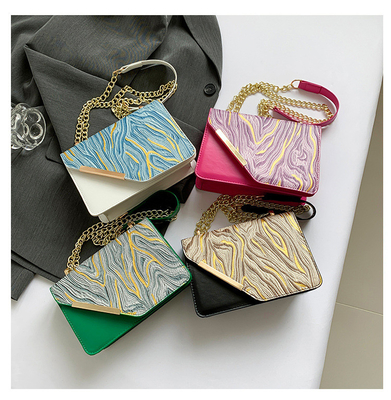 Sac de la nouvelle mode de la femme petit sac carré en gros de niche simple rétro sable rapide tout seul épaule crossbody cha