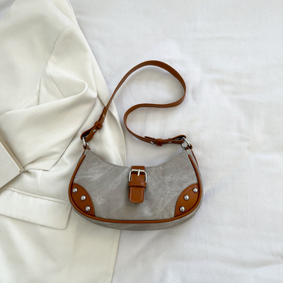 La mode française Casual sous-bracelet sac femme 2024 nouvelle texture sac à main de baguette de couleur simple patchwork sac à main