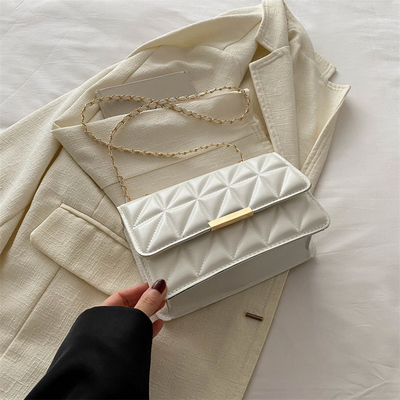 Couleur solide simple épaule unique sac transversale sac en chaîne sac printemps/été nouvelle personnalité senior dans le sac texturé