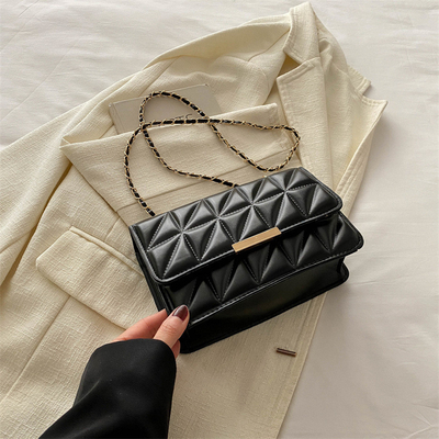 Couleur solide simple épaule unique sac transversale sac en chaîne sac printemps/été nouvelle personnalité senior dans le sac texturé