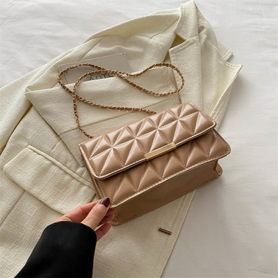 Couleur solide simple épaule unique sac transversale sac en chaîne sac printemps/été nouvelle personnalité senior dans le sac texturé