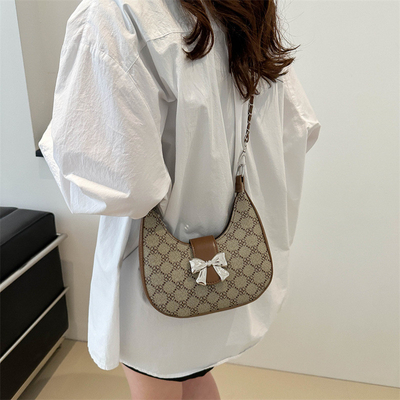 Le sac à main est un sac de printemps et d'été pour femmes.