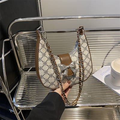 Le sac à main est un sac de printemps et d'été pour femmes.