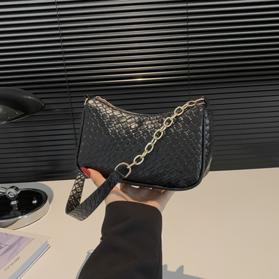 Une nouvelle tendance de la mode, une imprimante en pierre, une conception unique, un sac à main, un sac à main, une valise explosive pour femmes.