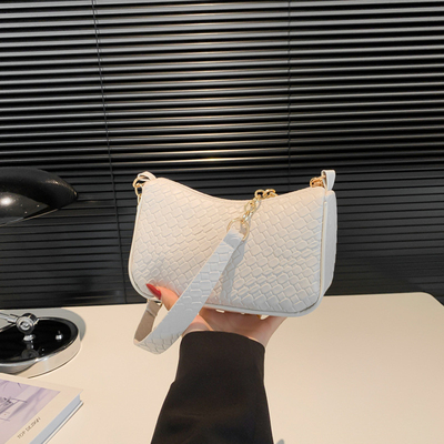 Une nouvelle tendance de la mode, une imprimante en pierre, une conception unique, un sac à main, un sac à main, une valise explosive pour femmes.